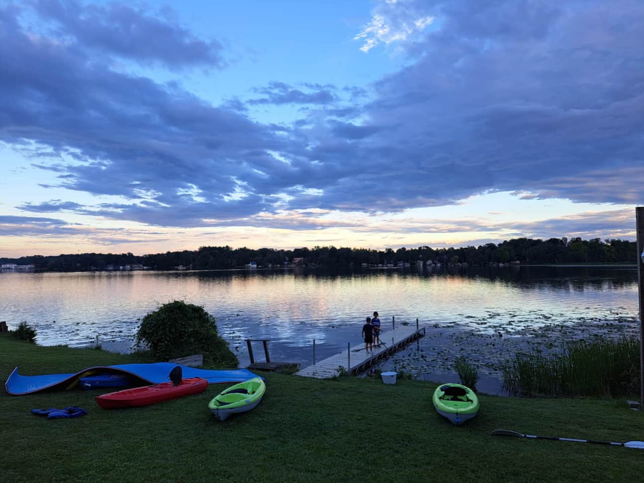 2 Kayaks on site to use