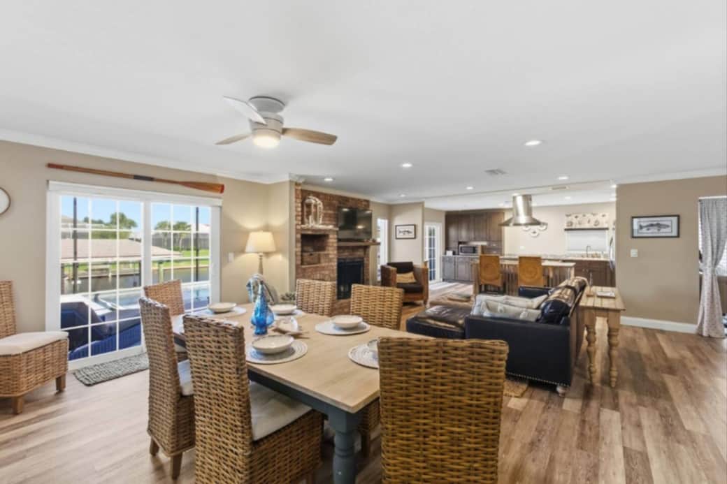 Relaxed dining space