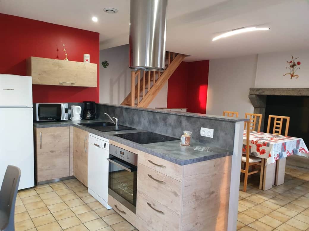 Cuisine ouverte avec tout le nécessaire