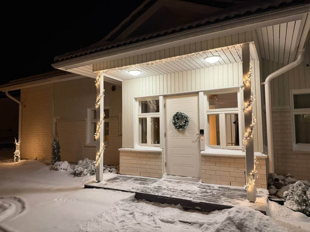 Entrance and front door of Scandi House Rovaniemi. Lock box to the house located inisde the black box next to the front door.