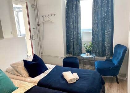 Private room with two single beds Private room with two single beds