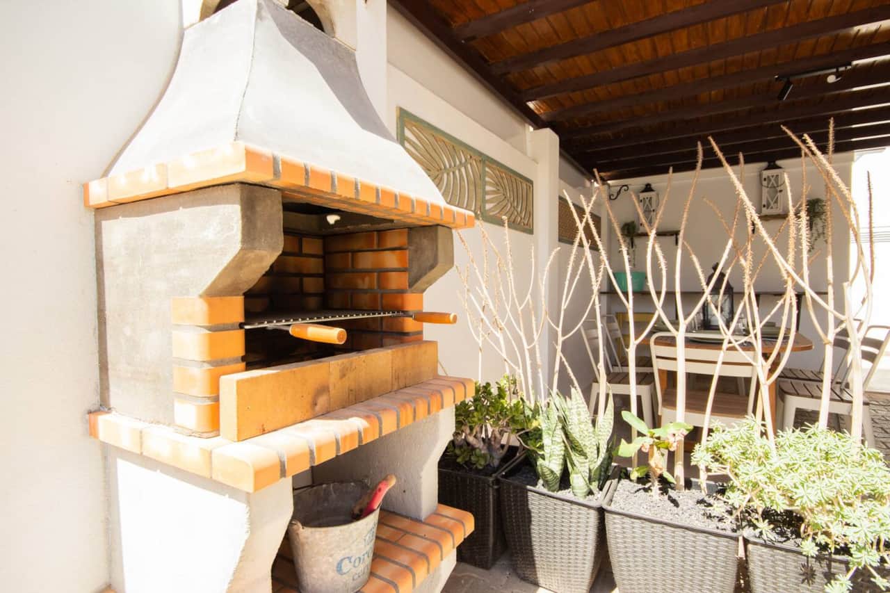 Villa con comedor exterior y barbacoa en Puerto del Carmen, Lanzarote