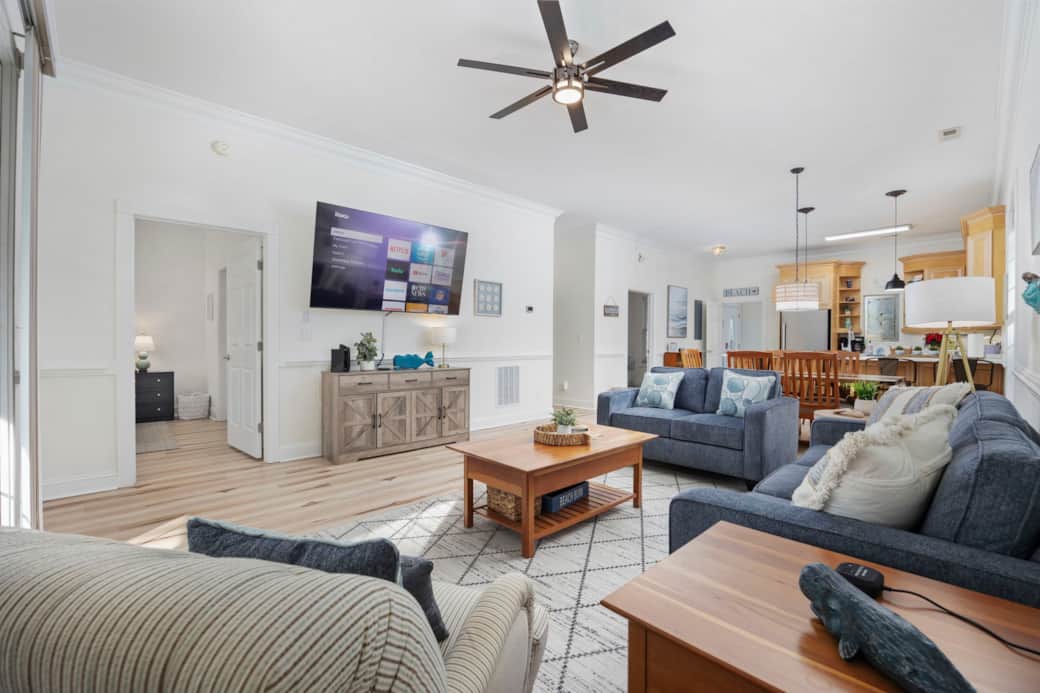 Large living room has space for 10 guest. 75" Smart TV Large living room has space for 10 guest. 75" Smart TV