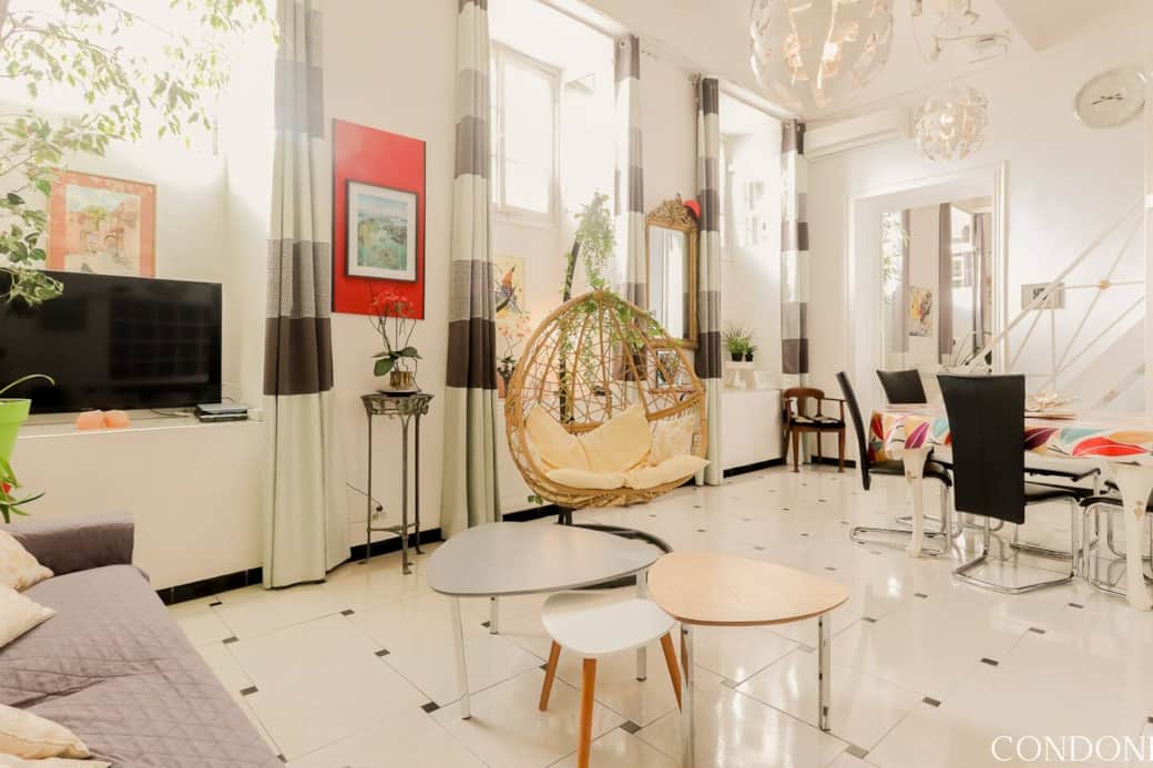 Premier salon cathédrale 4 mètres  de hauteur de plafond.