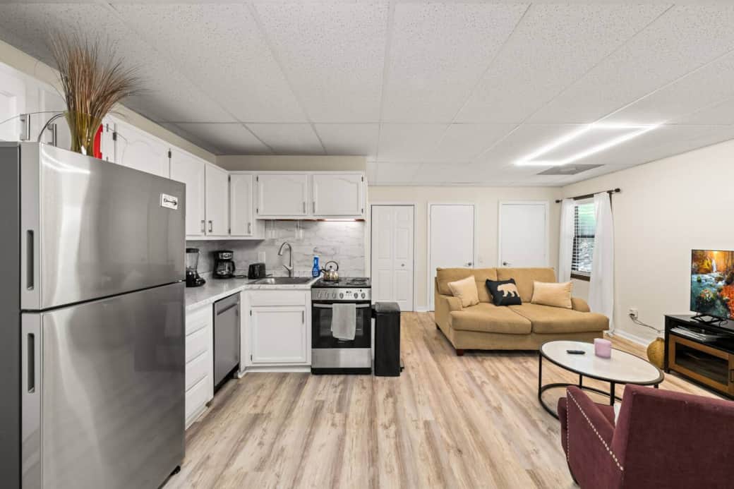 Full kitchen Full kitchen