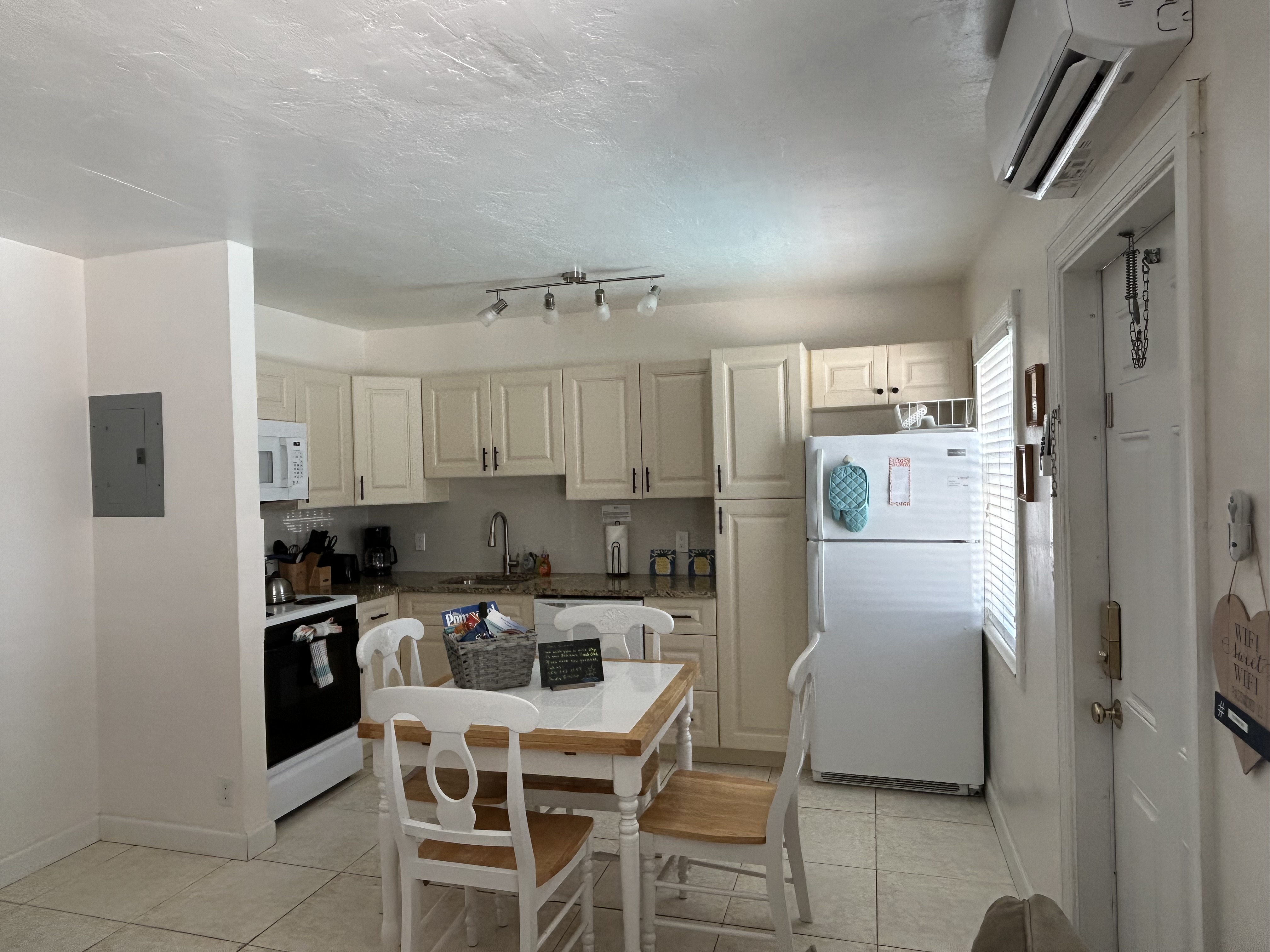 Bahama Beach Club Pompano Unit #2-Paradise Island - Photo 5