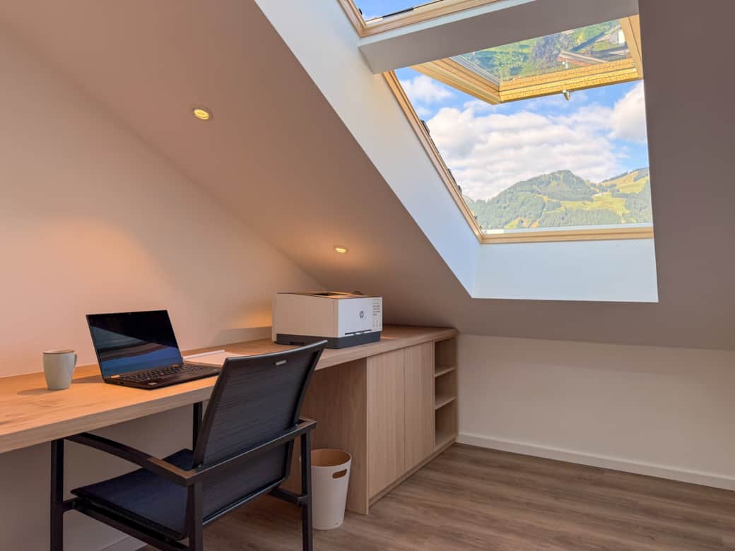 Arbeitsbereich im Dachgeschoss Arbeitsbereich im Dachgeschoss