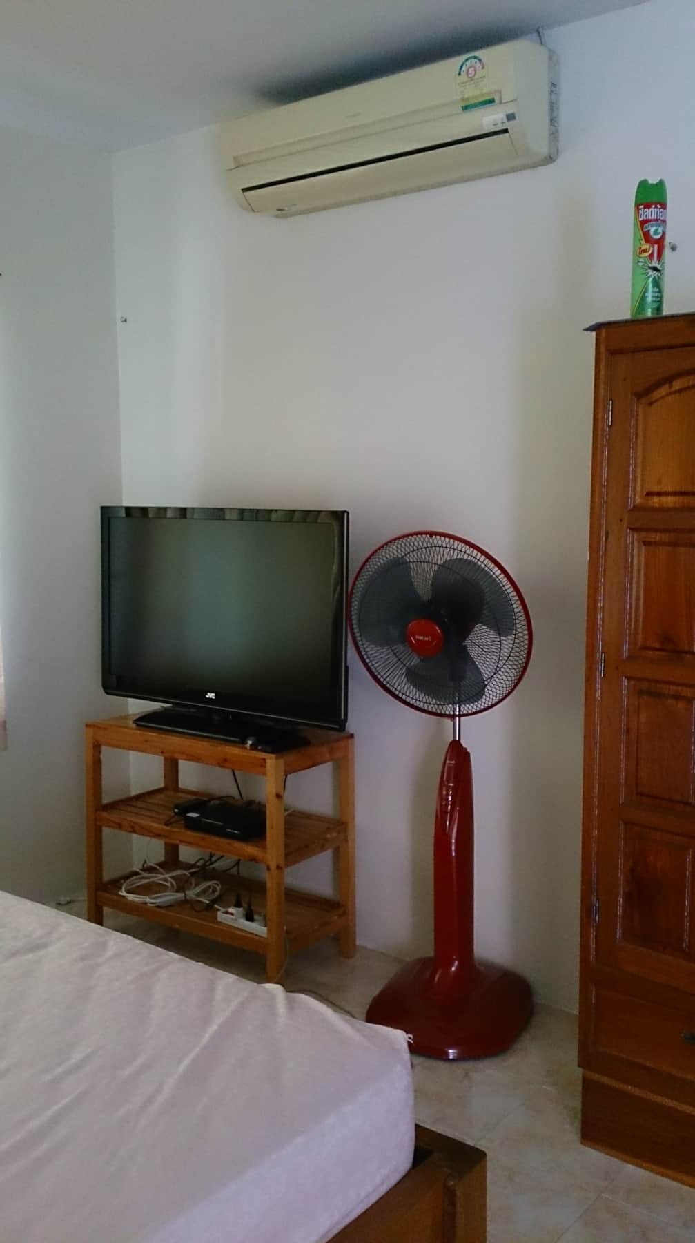 TBL2 TV & Aircon
