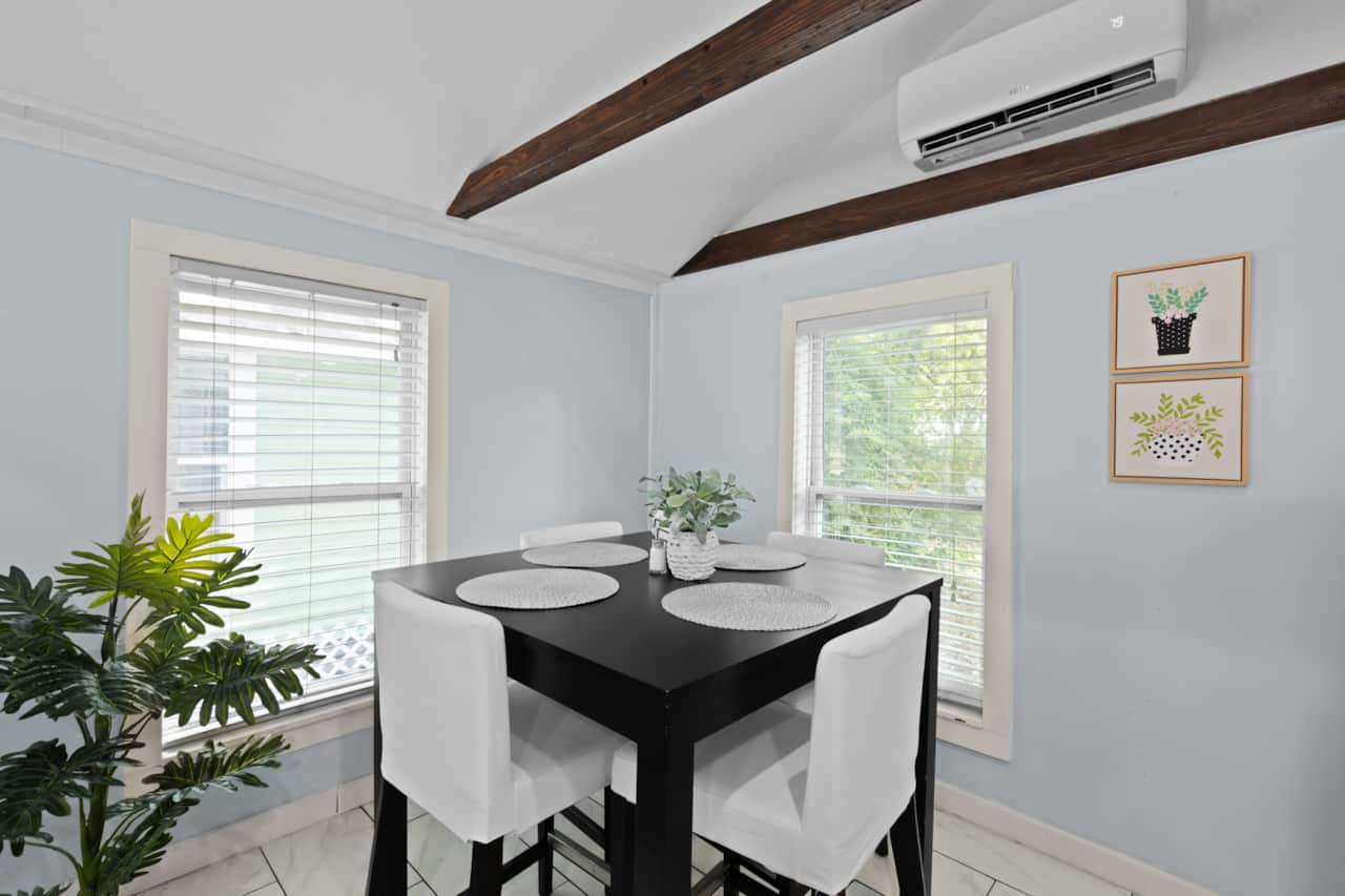 5. Dining area for 4 people