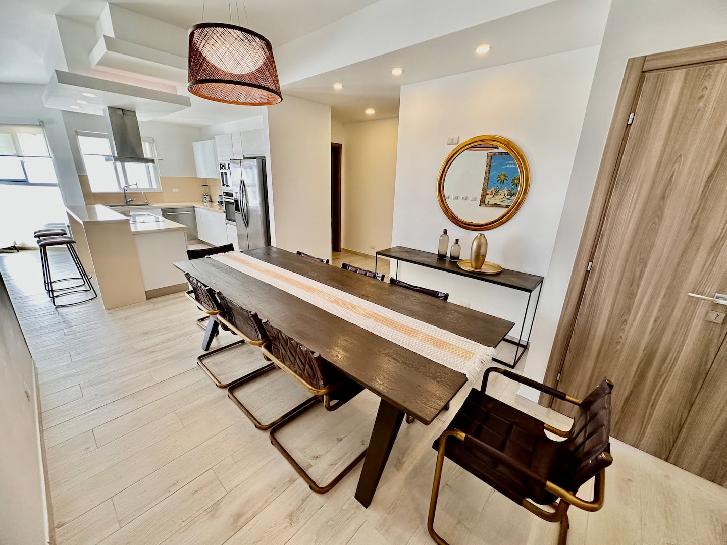 Spectacular 3 bedroom Ocean-view condo photo 4