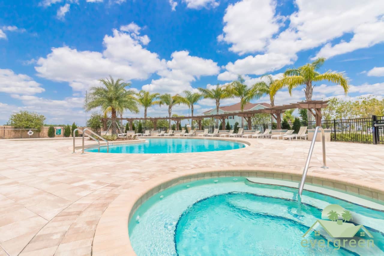 Hot tub for relaxing in the Florida sun