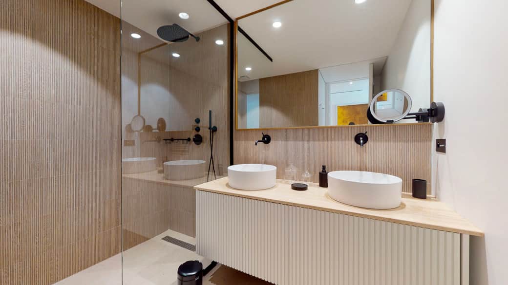 Cote dazur crete de lay 43410419363e4c4f3247cf9.44871768