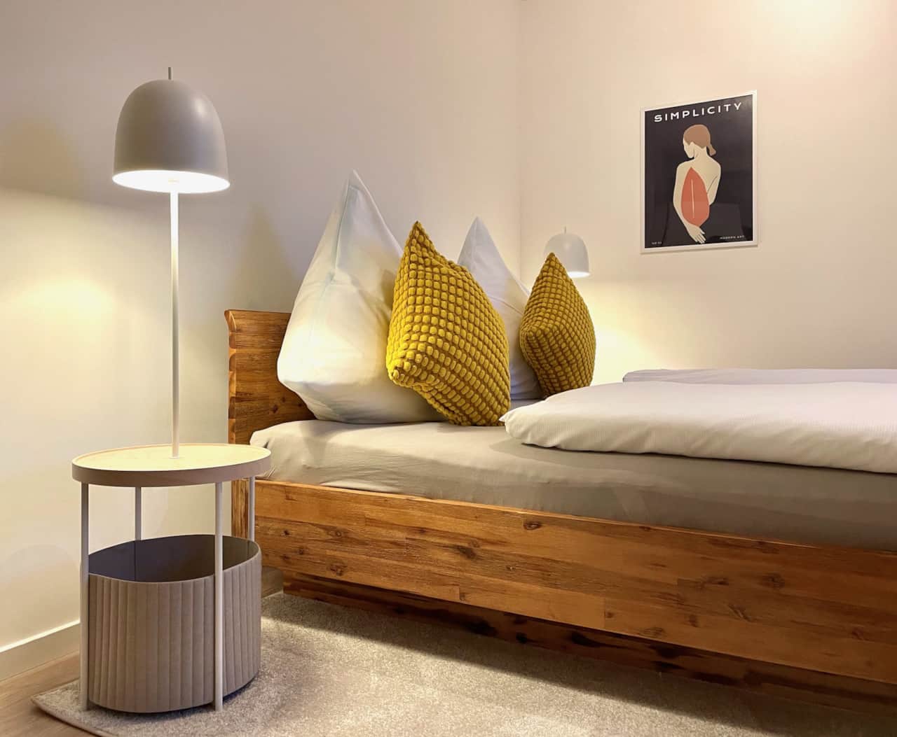 Machen Sie es sich bequem – Bett im ersten Schlafzimmer mit 180 cm Breite
