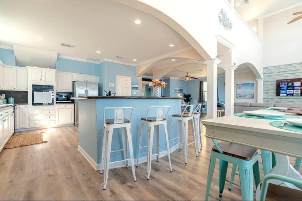 17 Enjoy a drink at the oversized kitchen island while you watch dinner being prepared