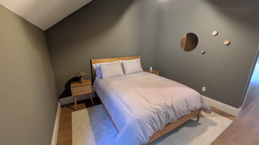 PXL 20250830 211710824