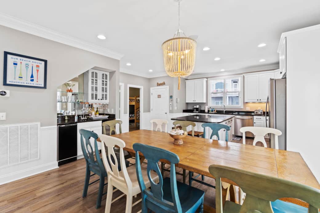 Fabulous Kitchen w/Wet Bar &amp; Ice Maker