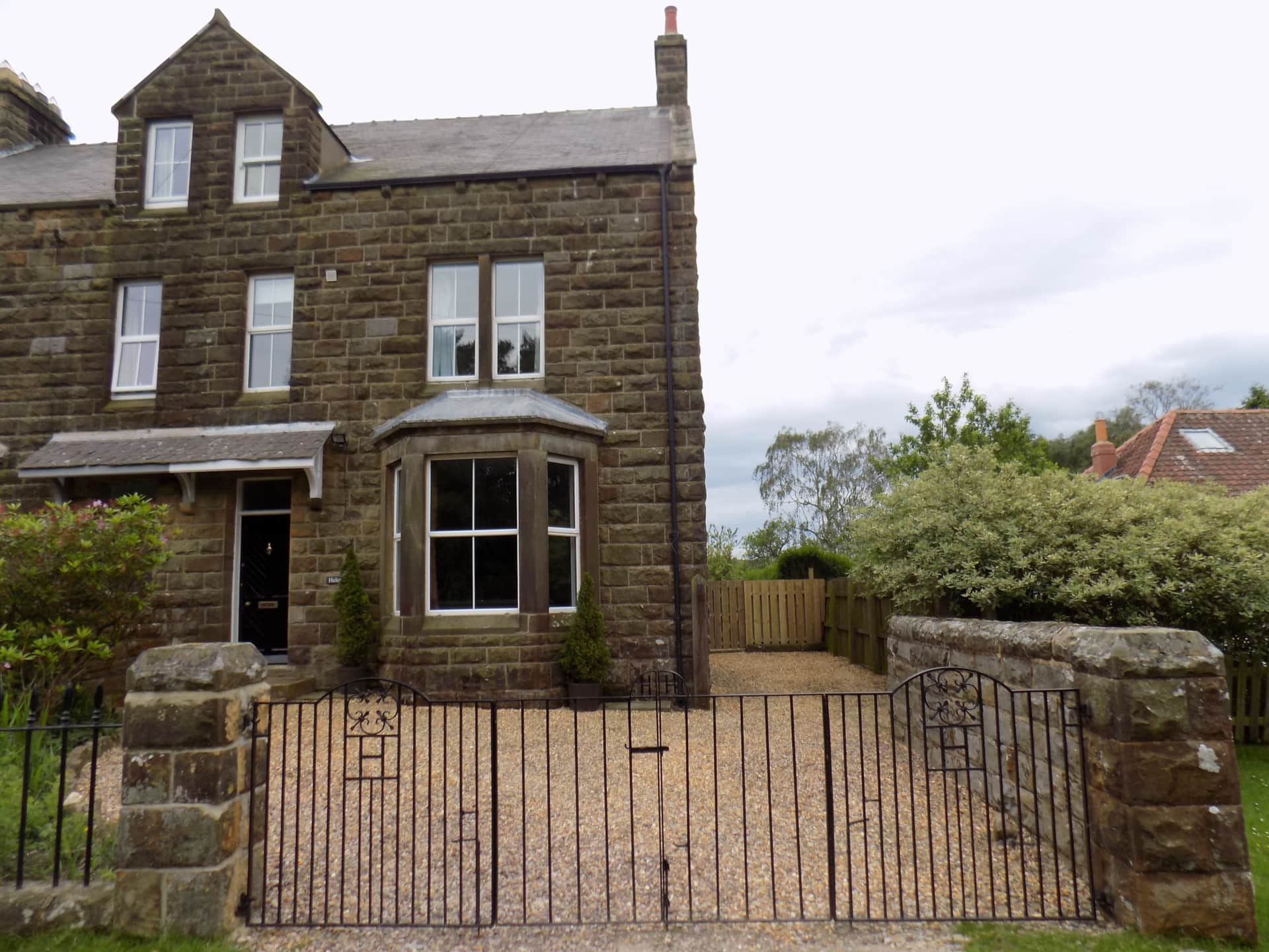 Helena, Goathland sleeps 12, 6 beds, 4 bathrooms Vacation Home in