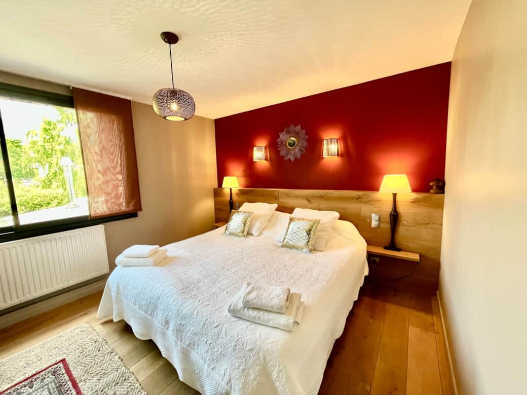 La Chambre La Baronne de la Maison du petit Hutin Logement à Reims par La Conciergerie Des Sacres