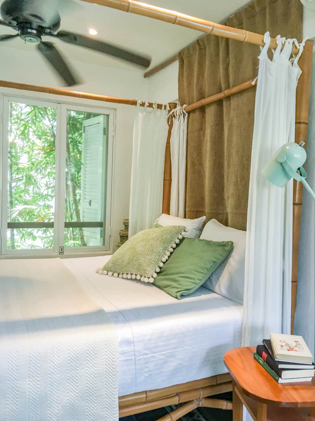 Bedroom with view on the garden