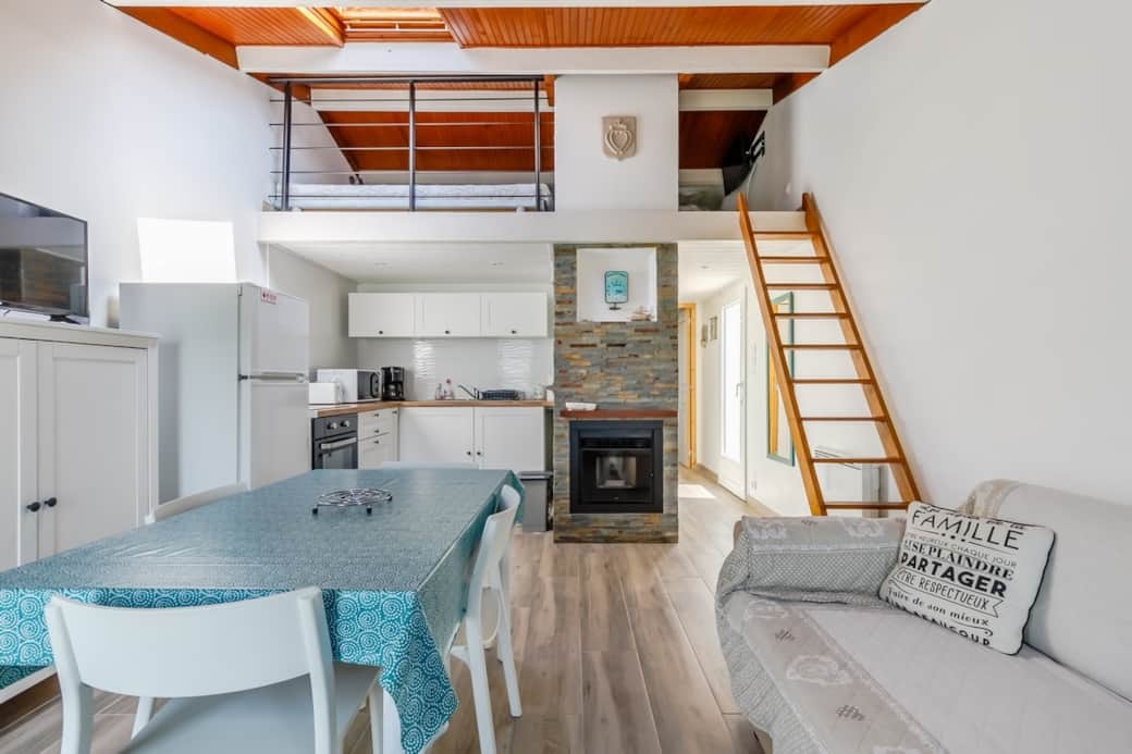 Pièce à vivre avec espace cuisine et salle Pièce à vivre avec espace cuisine et salle