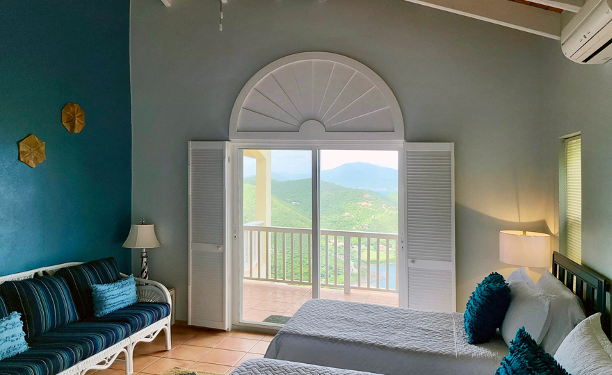 Upper twin room with king conversion option