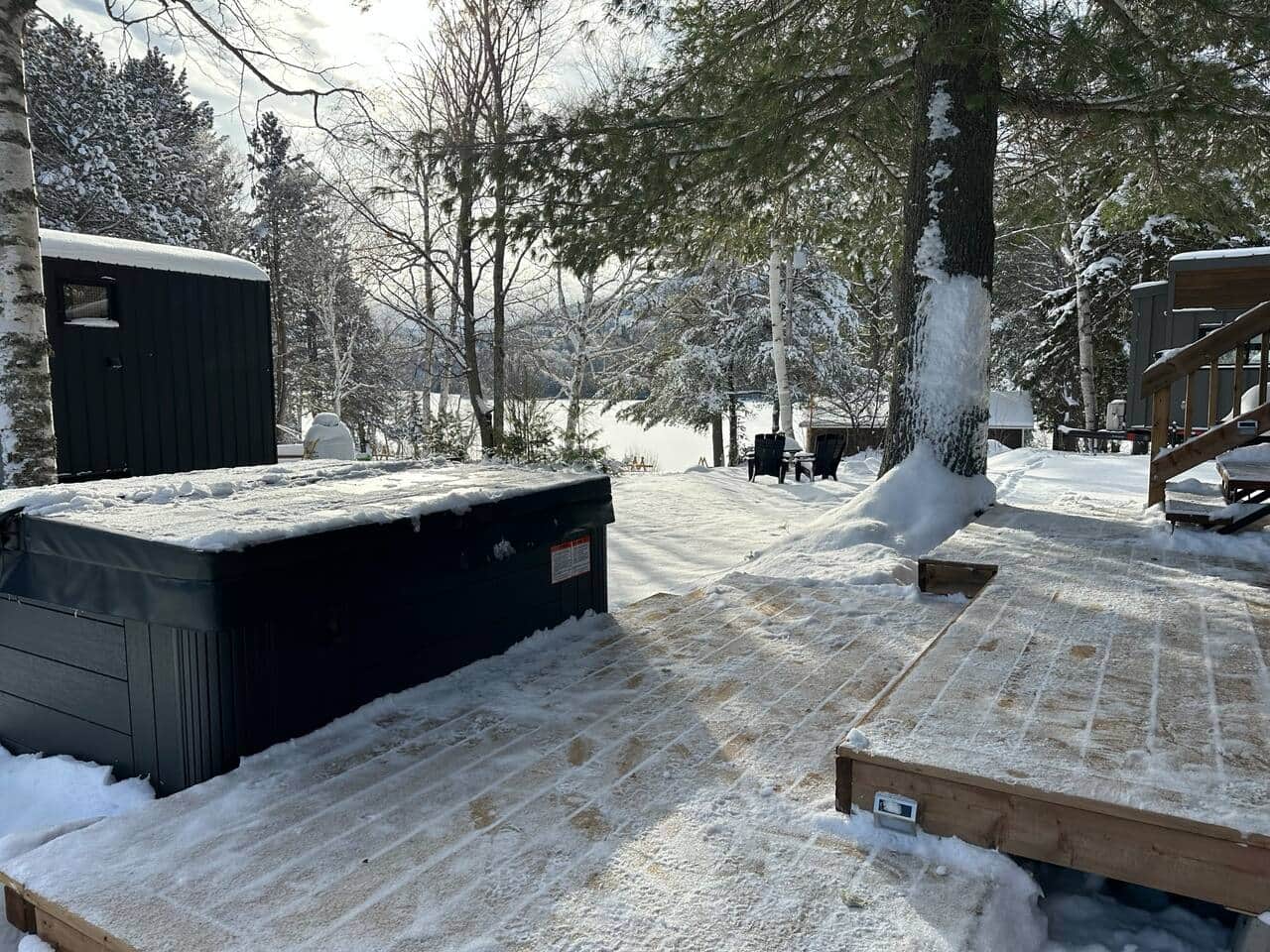 Spa / Jacuzzi en hiver avec vue sur le lac