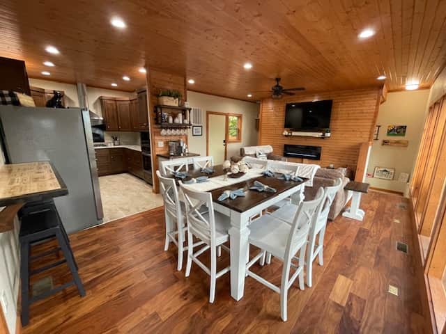 Fox Run Dining Area