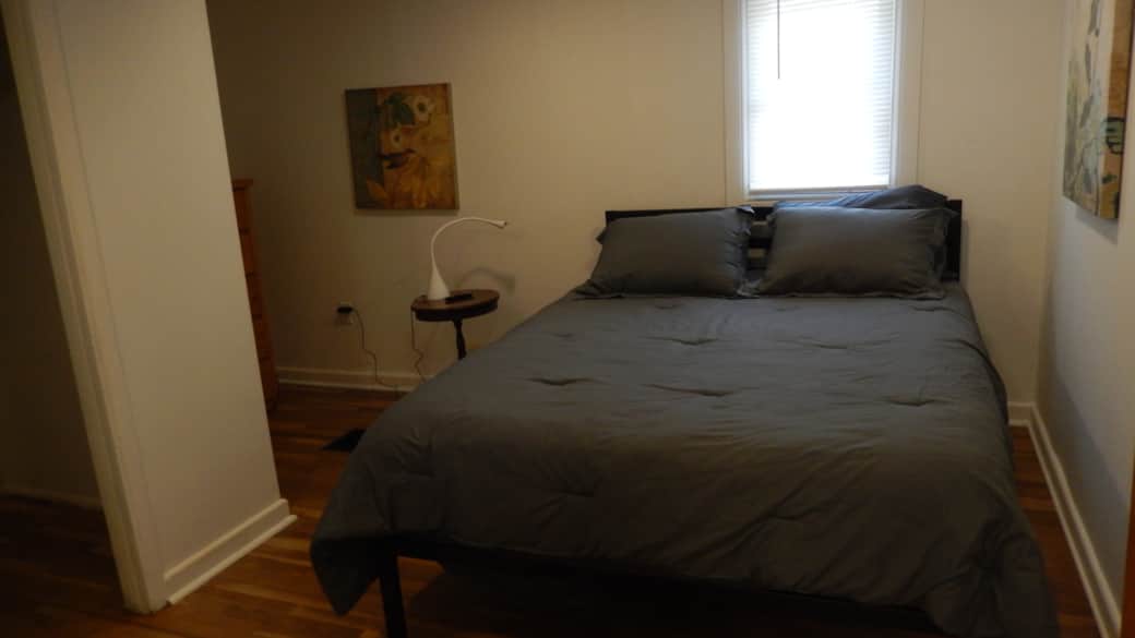 Master queen bed
