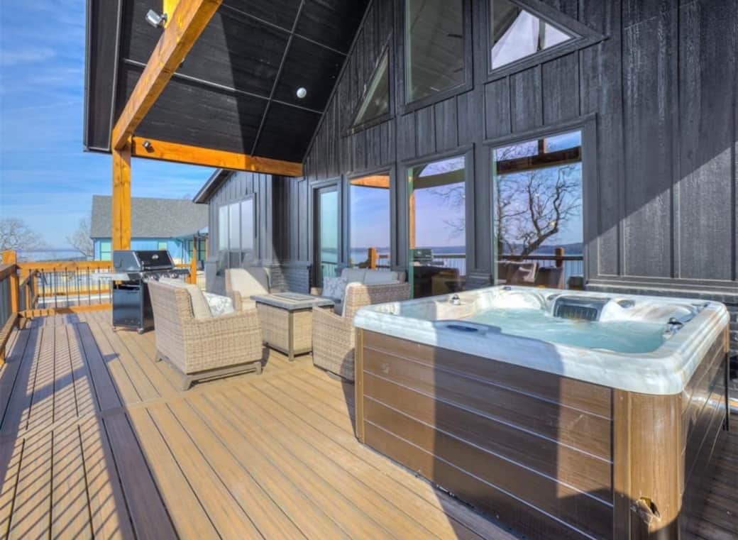 Hot tub & Propane Fire Pit Hot tub & Propane Fire Pit