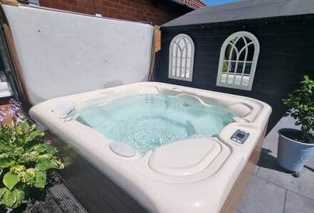Hottub for guest's private use.