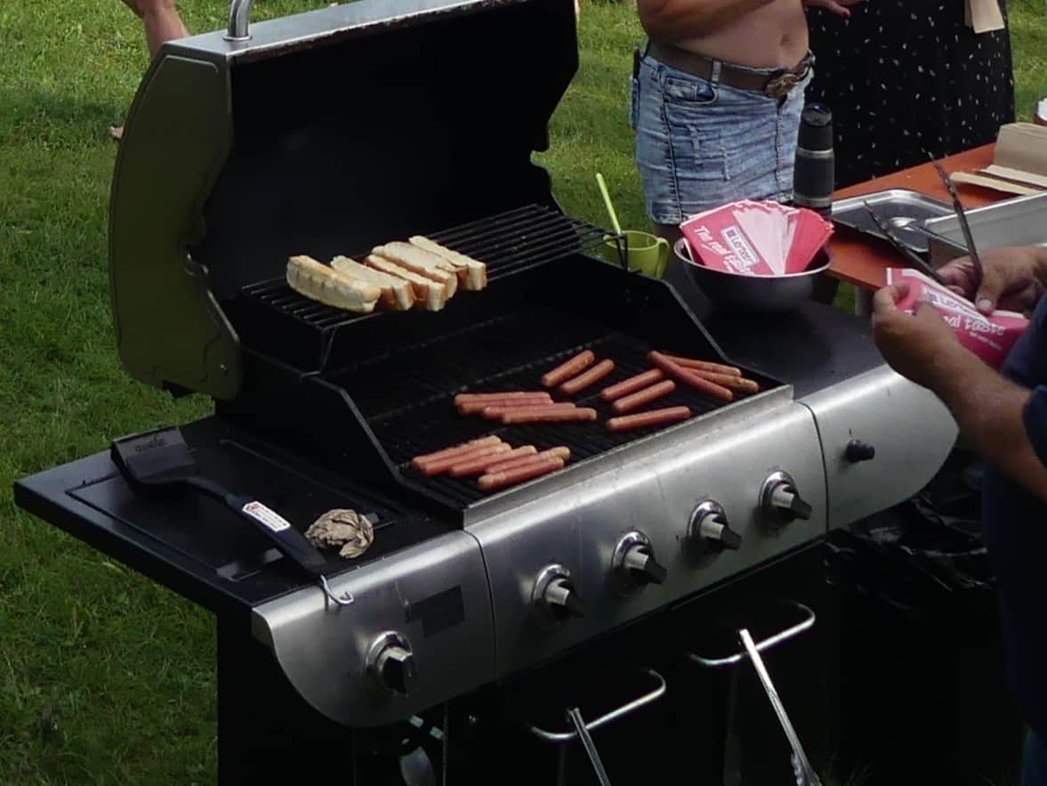 Barbecues de l'aire commune (gaz propane et ustensiles inclus)