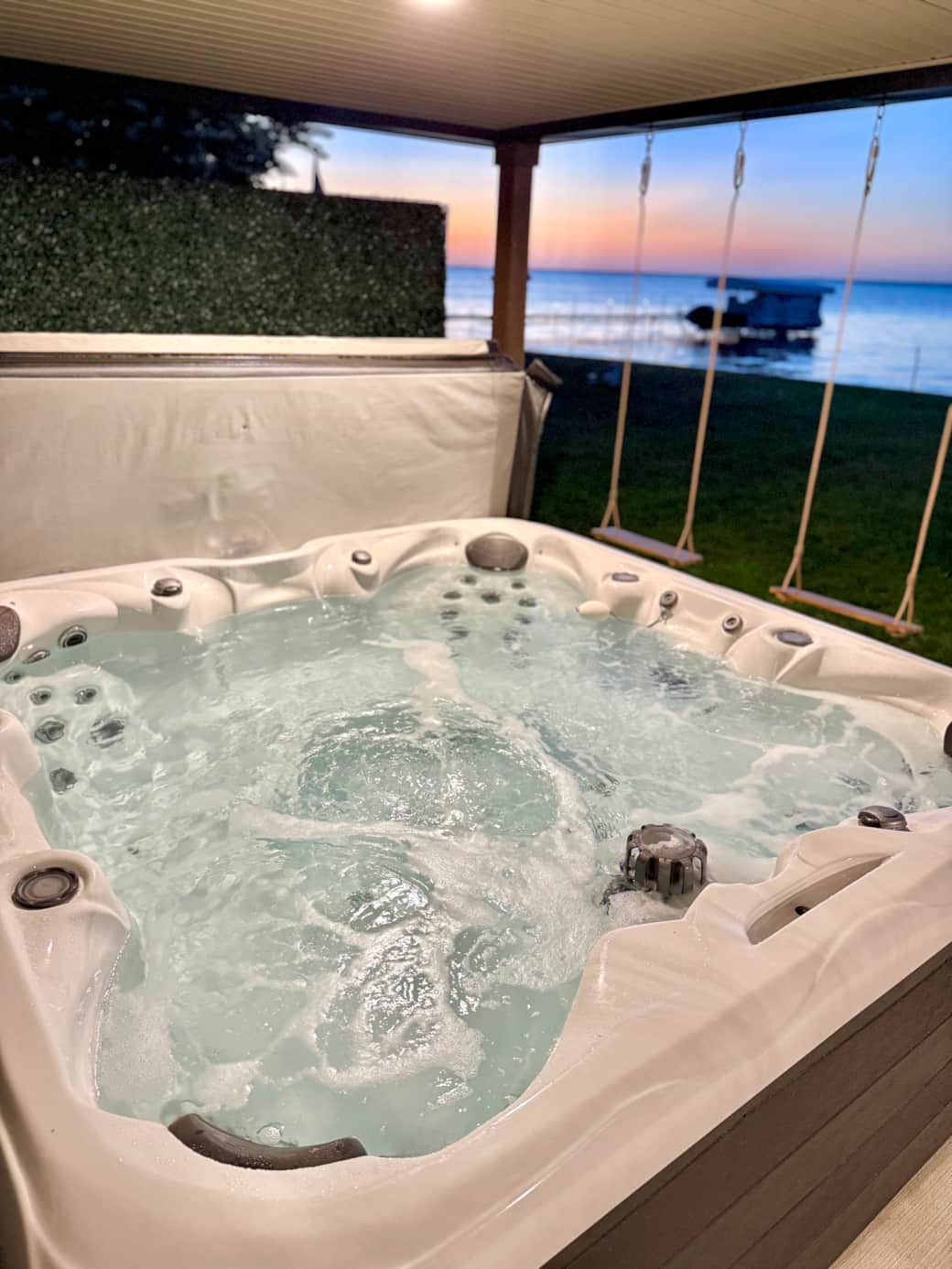 Hot tub (seats 7)