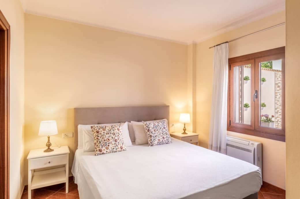 Habitación principal. Cama de 2.00 x 2.00, con vistas a la terraza