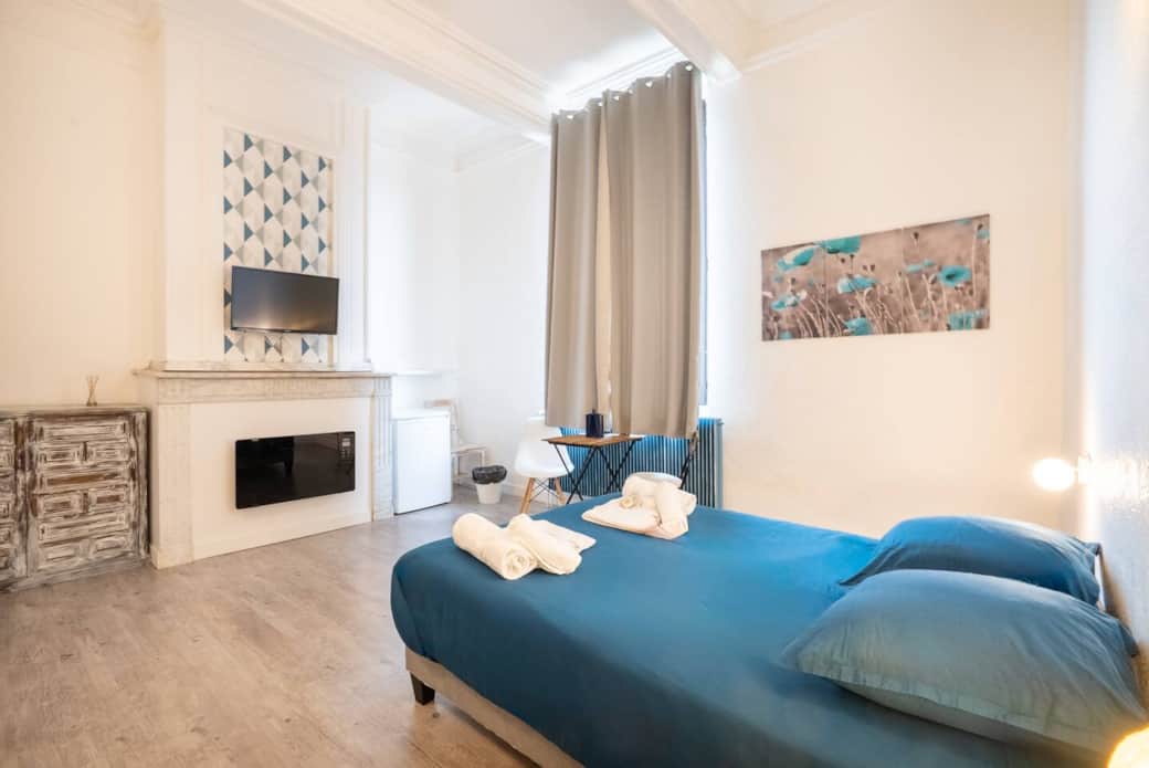 Chambre spacieuse avec TV écran plat