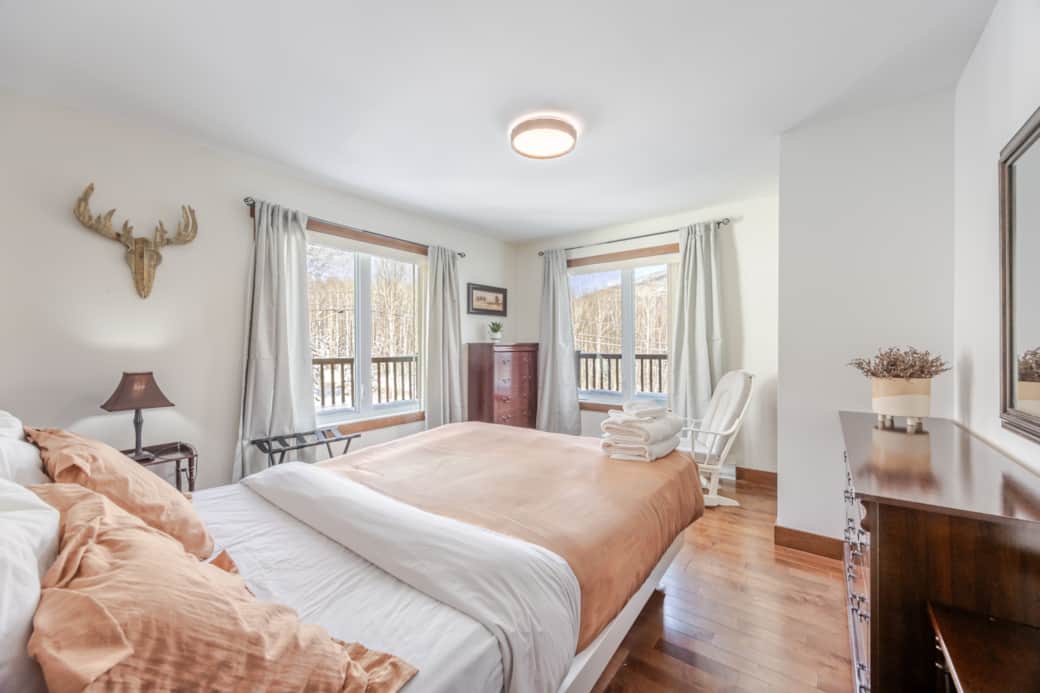 Grande chambre #2 avec lit queen au 1re étage