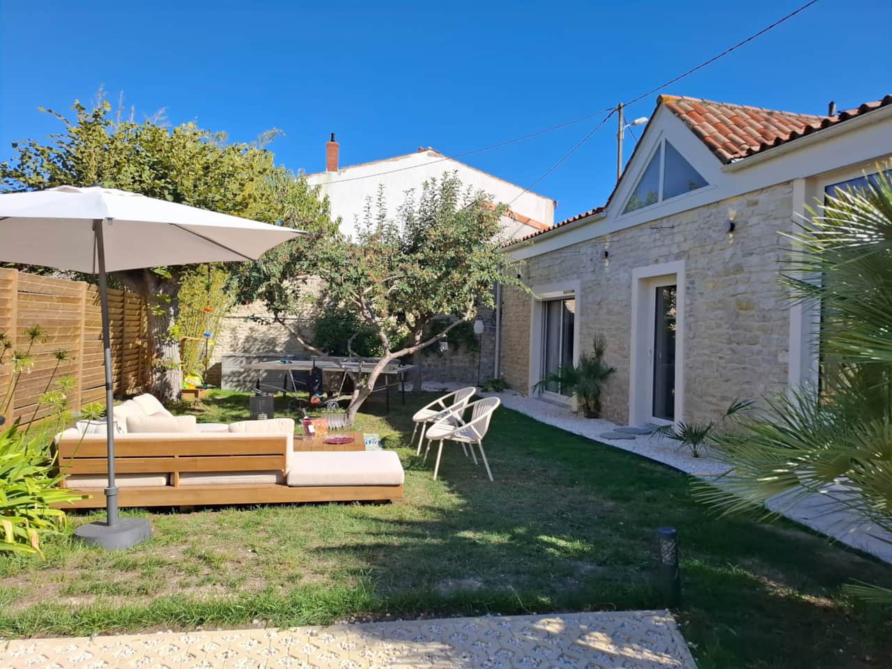 E Jardin espace salon détente au calme.jpg