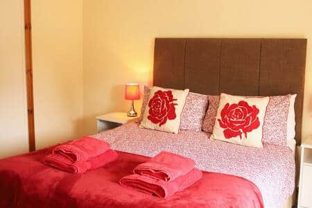 Cosy Bedroom With Silent Fan For Hot Days Cosy Bedroom With Silent Fan For Hot Days