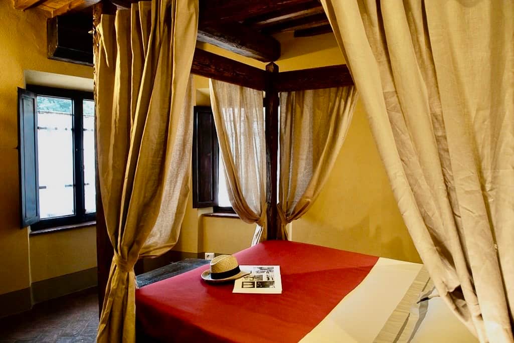 1 of the 2 double bedrooms with 4 poster bed