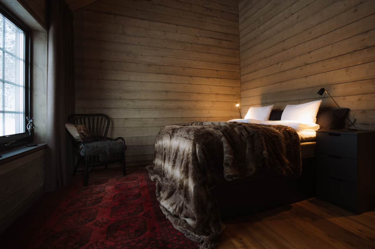 Master bedroom med utsikt över Åreskutan och med egen entrée. 