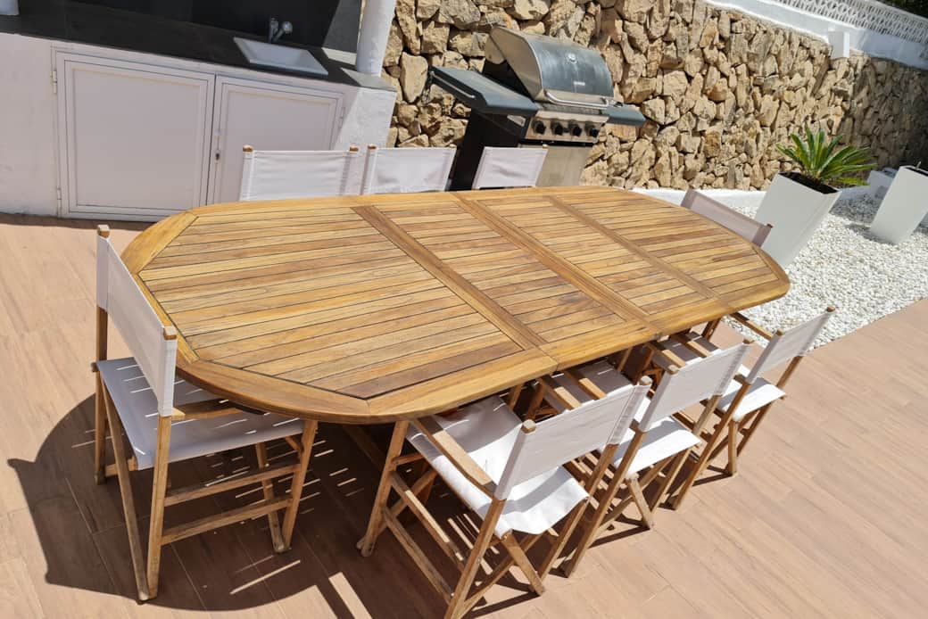 outdoor night dining table
