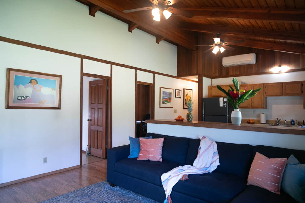 Large living room w/smart tv