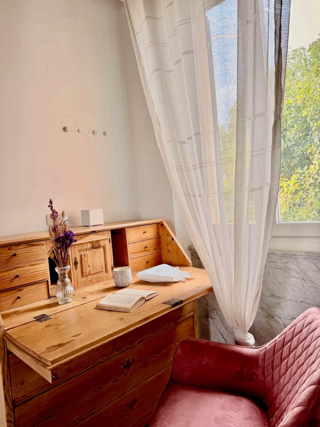 Ogni angolo della stanza respira calma e pace per rilassarsi