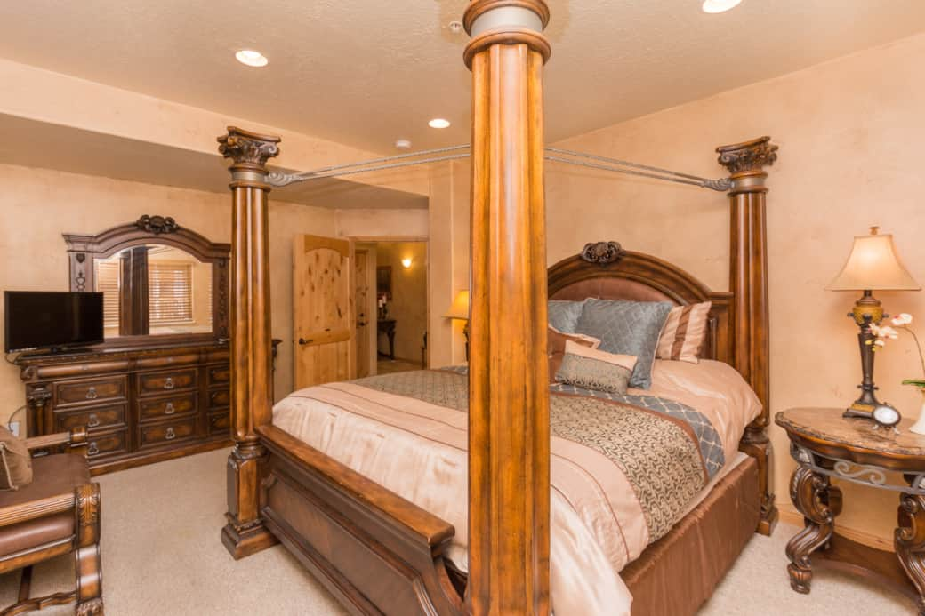 Master Suite, Main Level