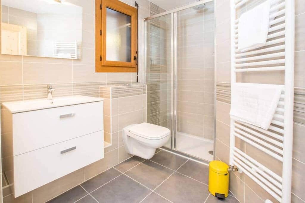 Ensuite shower room - bedroom 1