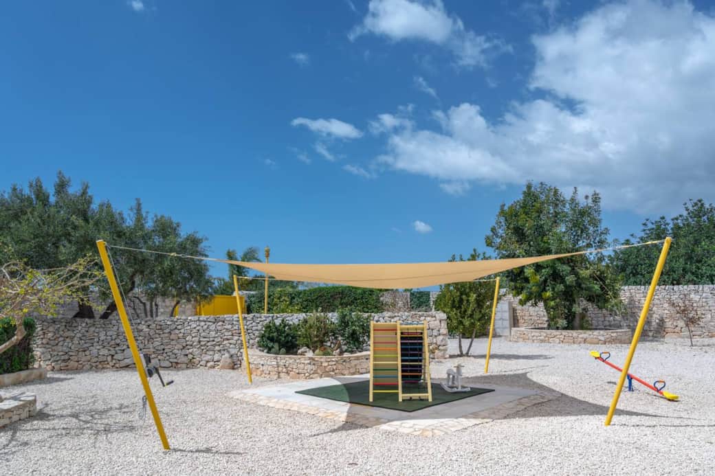 Il parco giochi ombreggiato