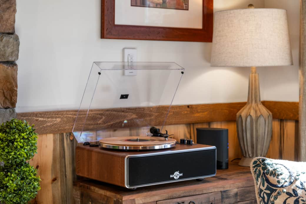 Record Player & Bluetooth Speaker Record Player & Bluetooth Speaker