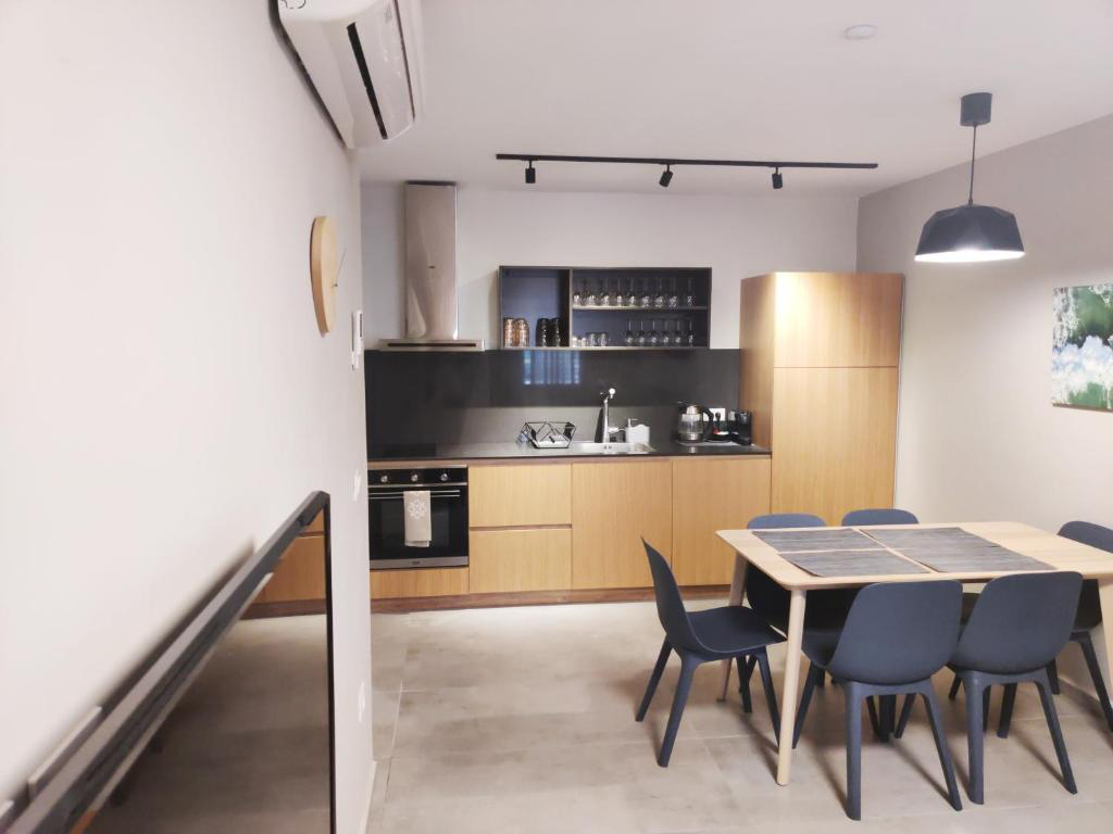 דירה 11 סלון