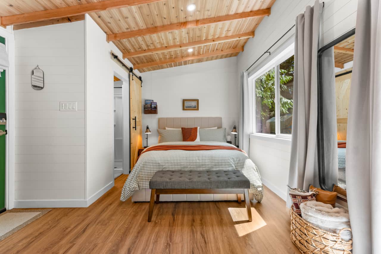 Cozy modern bed 