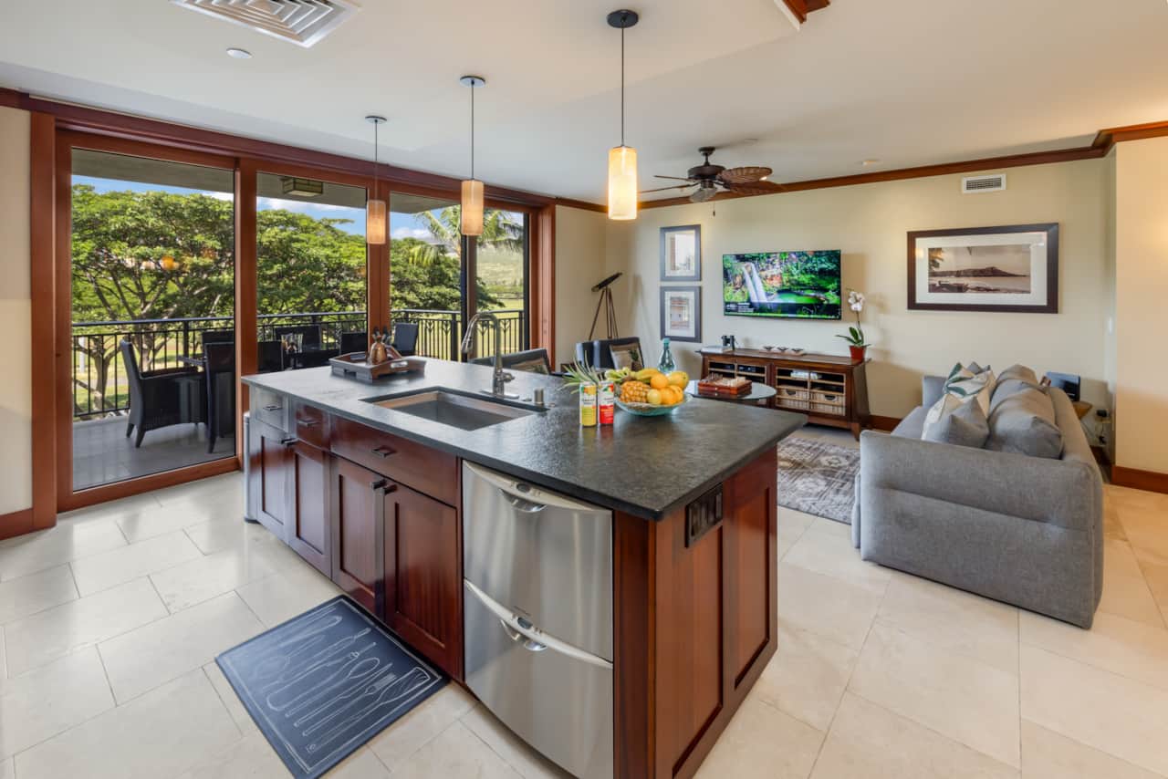 Center isle and living room
