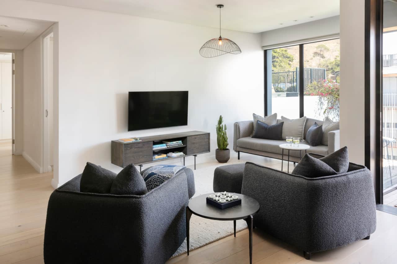 Relax with SmartTV, games and collection of travel books